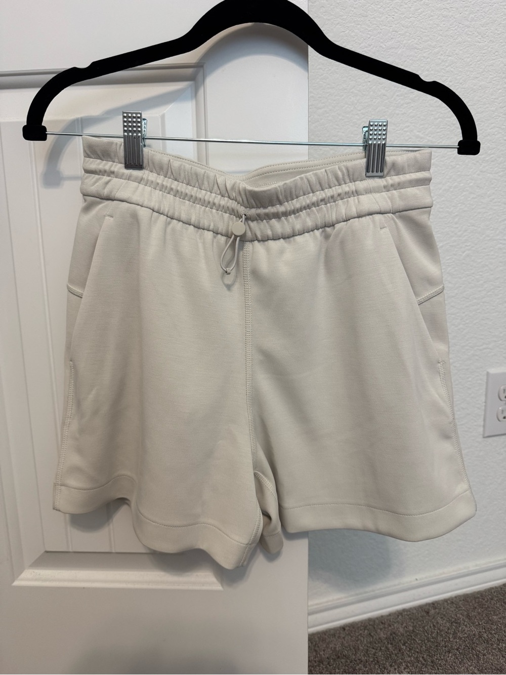 Lululemon Softstreme High Rise Shorts 4”- Bone- Size 4
